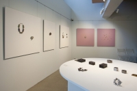 http://www.k-artjewelry.com/files/gimgs/th-123_전시풍경3_v4.jpg